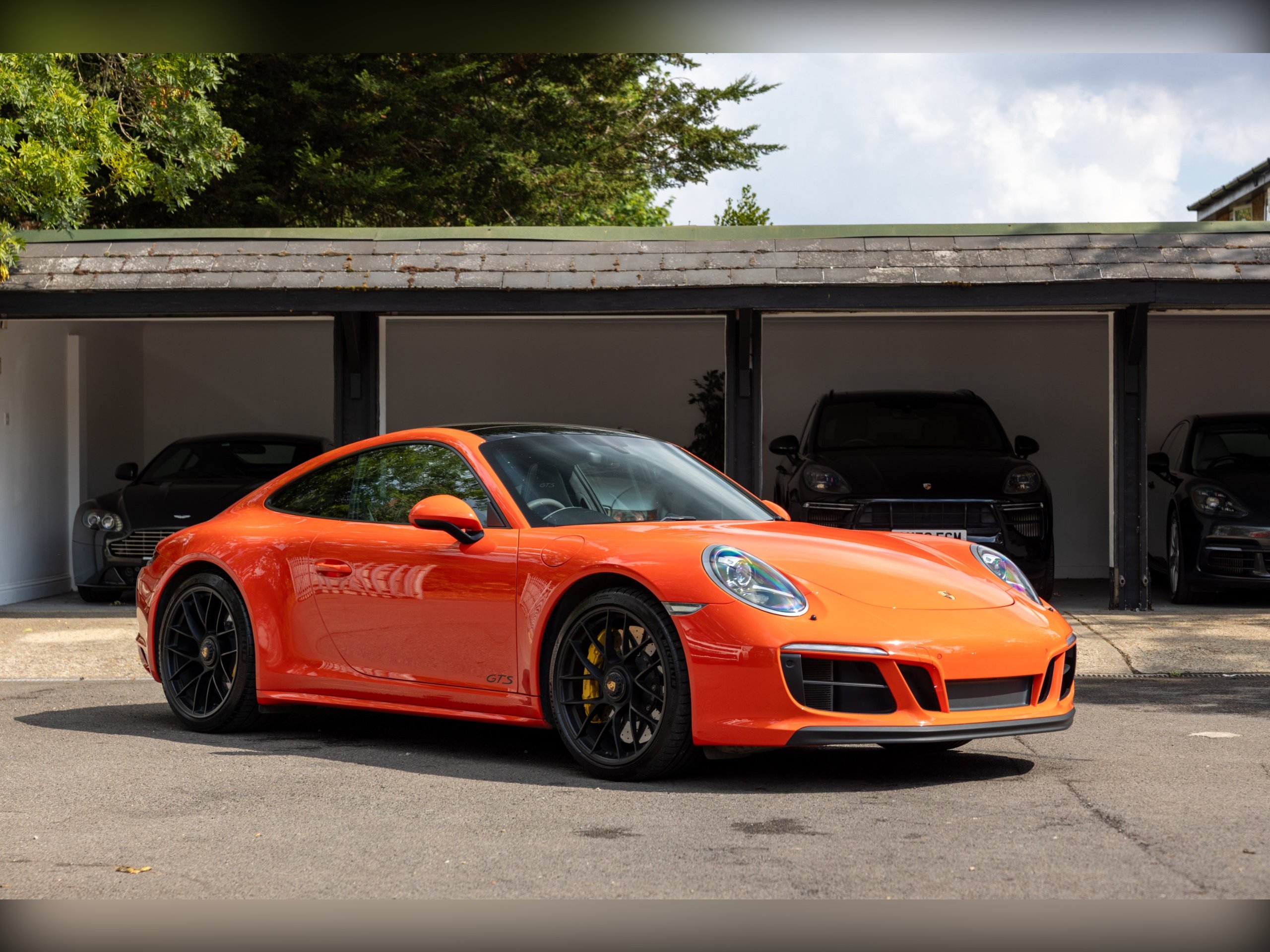 Porsche 911 dealer public-web source image