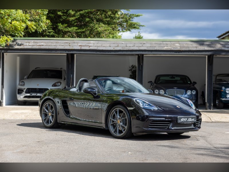 Black Porsche 718 2.0T Convertible 2dr Petrol PDK Euro 6 s/s 300 ps